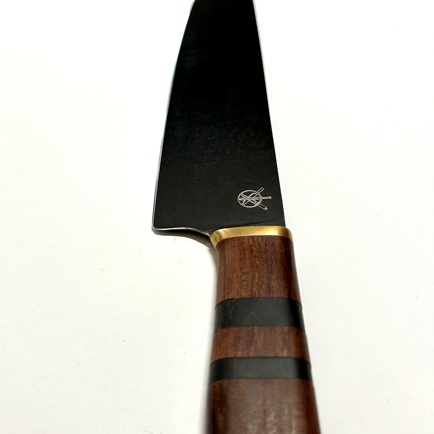 Chefmesser aus Carbonstahl und Griff aus Birnenholz