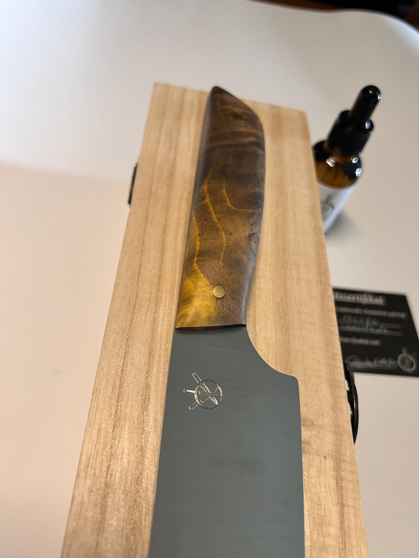Kochmesser mit gelbem Wurzelholz