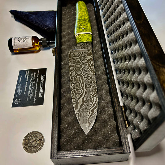 Santoku aus Damast mit einseitigem Hohlschliff