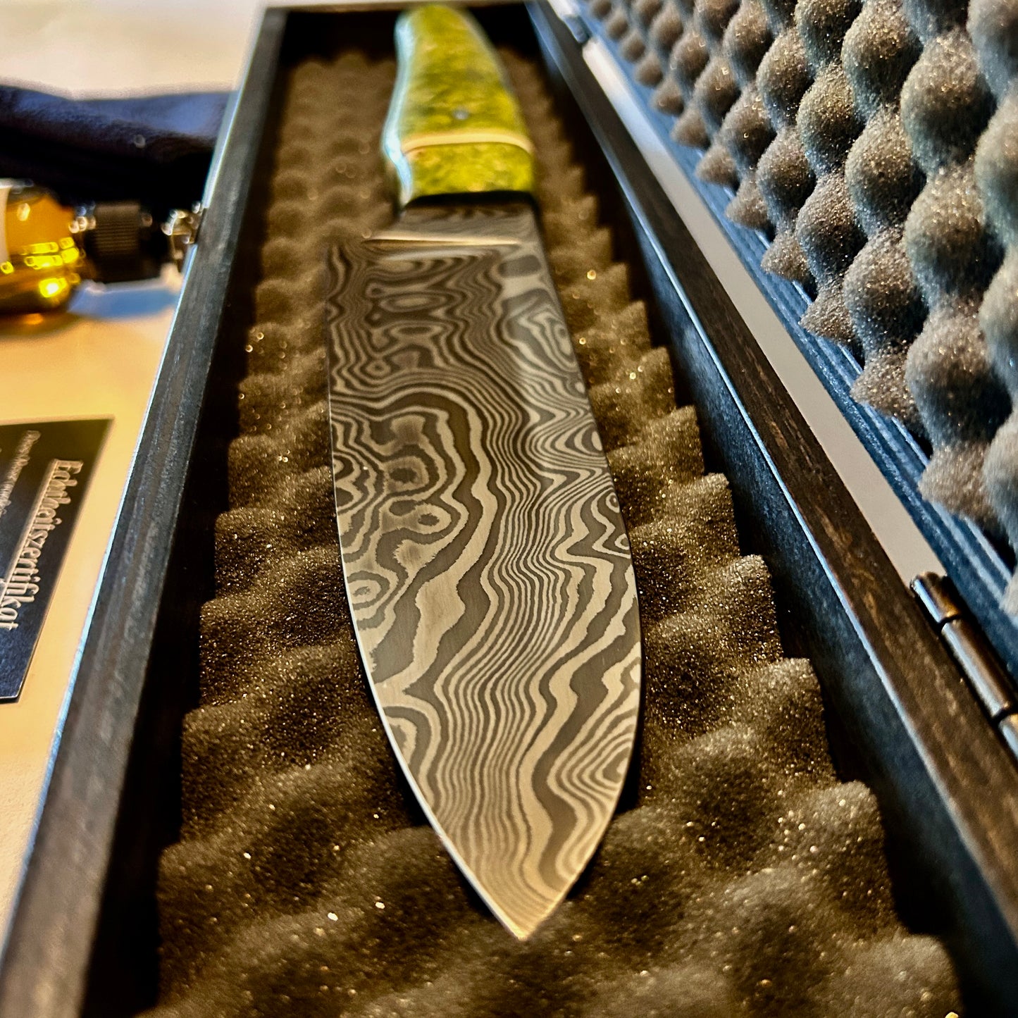 Santoku aus Damast mit einseitigem Hohlschliff