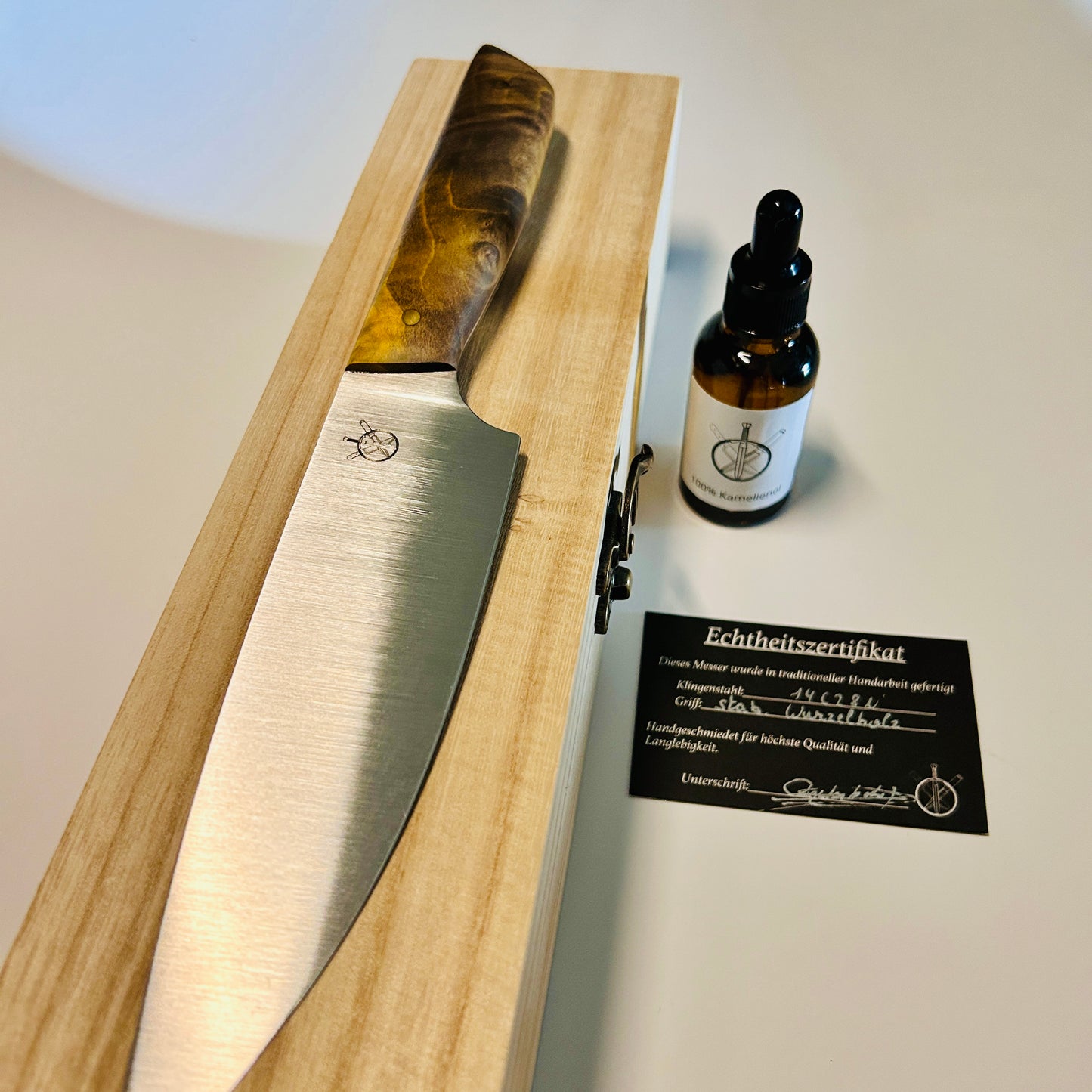 Kochmesser mit gelbem Wurzelholz